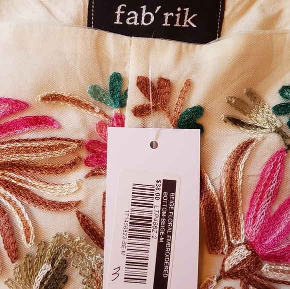 Fab'rik Embroidered Coordinating Crop Top/Short Set - Picture 7 of 7